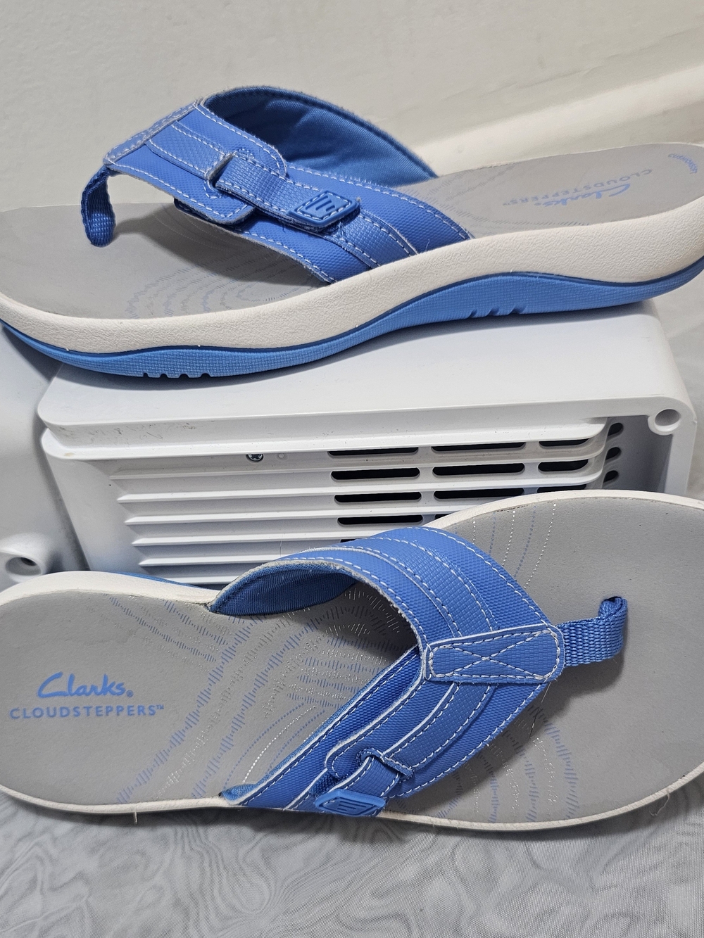 Clarks Blue Cloudsteppers Women's Comfort Thong Sandals Zize 9